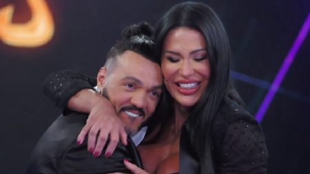 Gracyanne Barbosa surpreende a todos com atitude com Belo na Globo