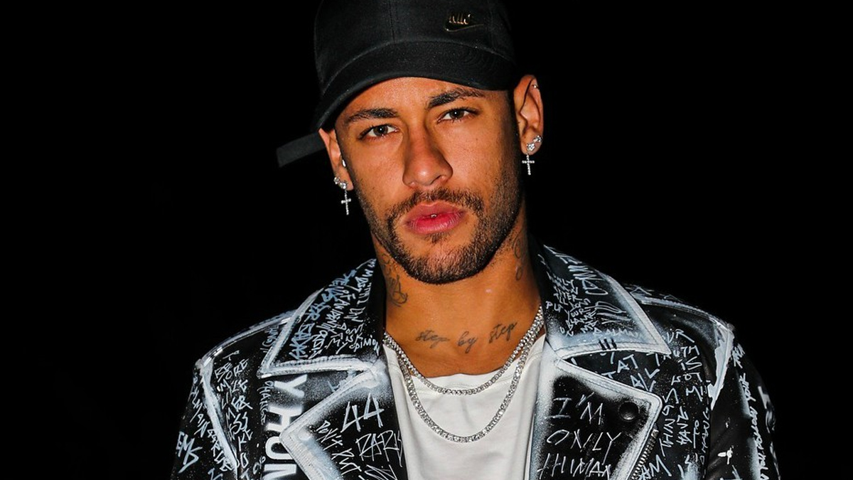 Neymar surpreende fã ao receber proposta em perfil na internet