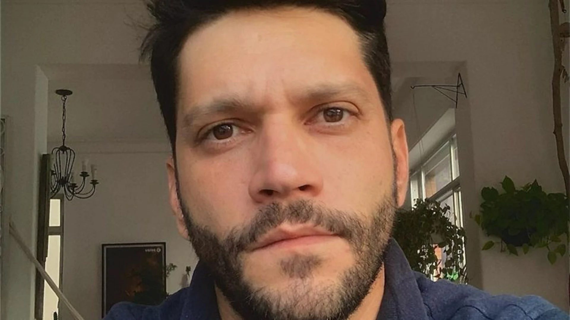 Ex-ator da Globo, Armando Babaioff admite razão de ter negado convites para a TV