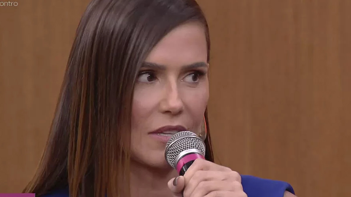 Deborah Secco expõe o que fez para mudar o corpo e emagrecer