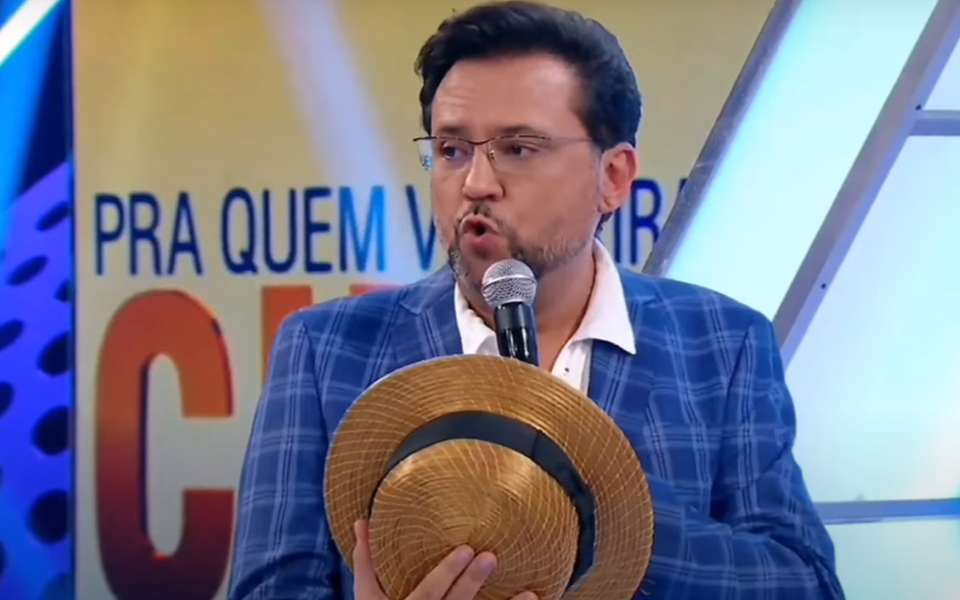 Geraldo Luís surpreende Raul Gil e faz o apresentador chorar no SBT