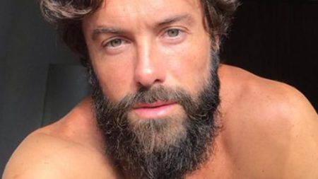 Kayky Brito deixa web sem fôlego e levanta suspeita de possível perfil em site adulto