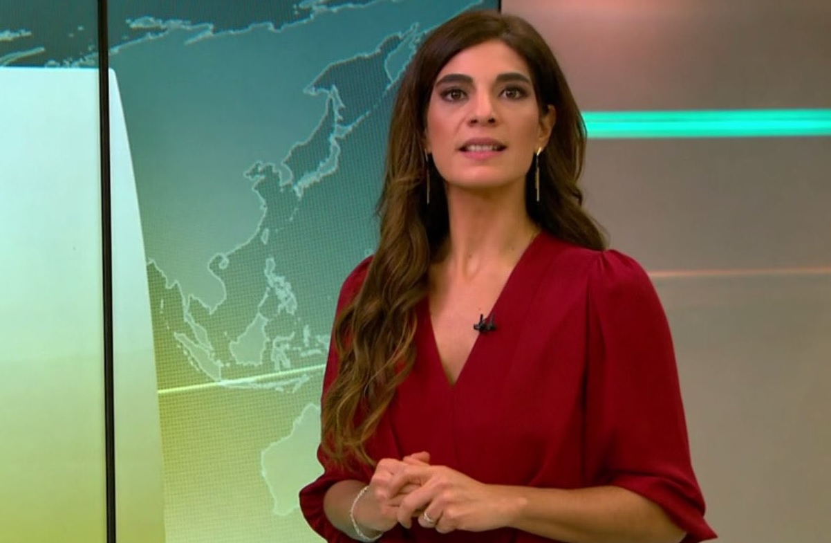 Andreia Sadi estreia no Jornal Hoje e é surpreendida por apresentador ao vivo