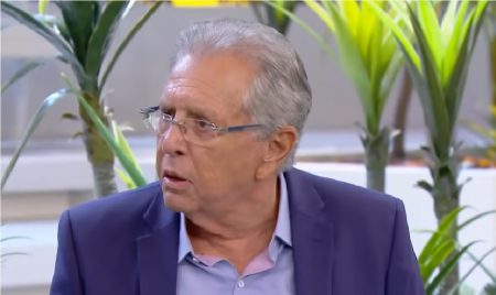 Ex-ator de A Praça É Nossa revela ter sido sacaneado por Carlos Alberto de Nóbrega