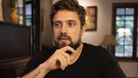 Rafael Cardoso faz fila andar e é visto com musa do Internacional