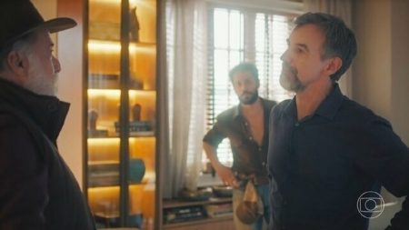 Sucesso em Terra e Paixão, ator faz revelação sobre sexualidade