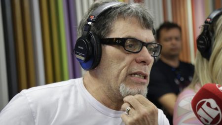 Roger Moreira, do The Noite, é alvo de investigação por atitude chocante na internet