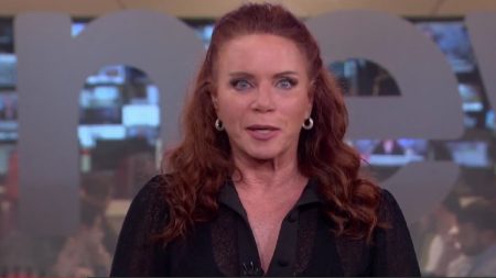 Âncora da GloboNews quebra protocolo e dá recado ao vivo no Dia do Orgulho LGBTQIA+