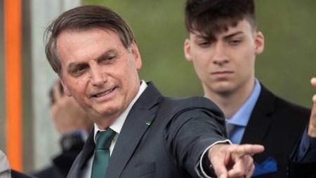 Filho de Bolsonaro choca ao expor o que mais fez na pandemia: “Peguei”