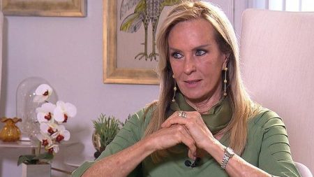 Helô Pinheiro expõe família ao revelar impedimento para trabalho