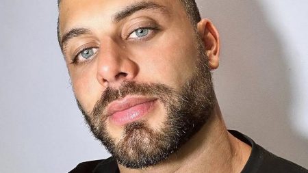 Solteiro, Jesus Luz abre o jogo e faz confissão sobre vida sexual