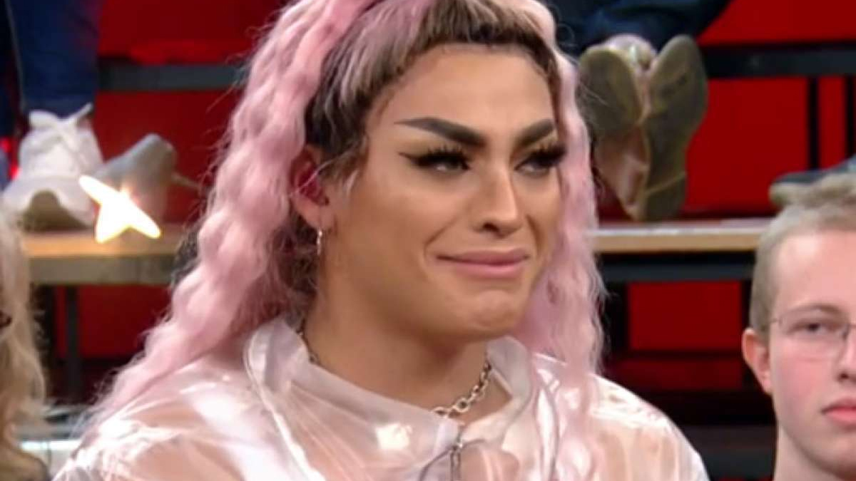 Pabllo Vittar sofre queda grave durante show e cena deixa fãs preocupados