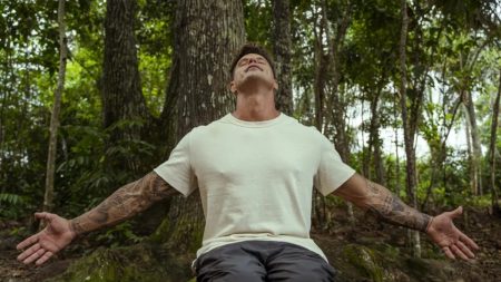 Famosa deixa o No Limite no 1º episódio e vira piada: “Vai ter acampamento no quartel?”
