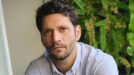 Armando Babaioff corta repórter do SBT e abandona entrevista após pergunta