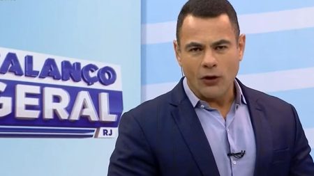 Record tem carro destruído por bandidos e apresentador toma atitude ao vivo