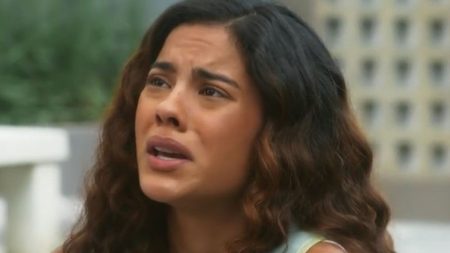 Culpa do José Loreto? Bella Campos quebra o silêncio sobre não ir a festas de Vai na Fé