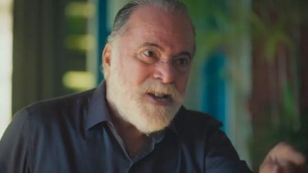 Terra e Paixão: Antônio e Irene tramam para acabar com Aline