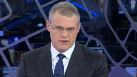 Âncora da Band dá opinião polêmica sobre caso das joias ligadas a Bolsonaro: “Nojento”