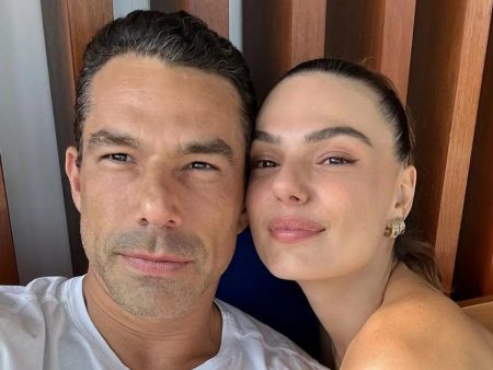 Após início de romance discreto, Isis Valverde toma atitude com Marcus Buaiz