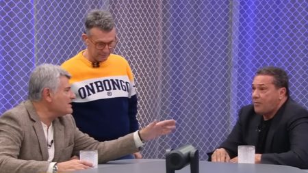 Cleber Machado discute com técnico ao vivo e Craque Neto toma atitude na Band