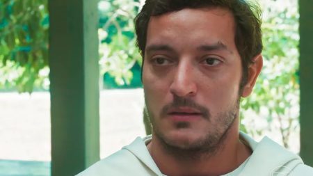 Amor Perfeito: Frei João toma decisão após chegada de Darlene