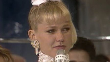Cantora expõe detalhes do último Xou da Xuxa e pedido de Marlene Mattos
