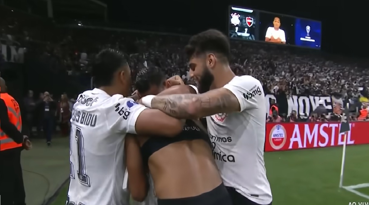 Corinthians tira o SBT da lama e bate audiência da Globo; Record fica em 3º com Reis