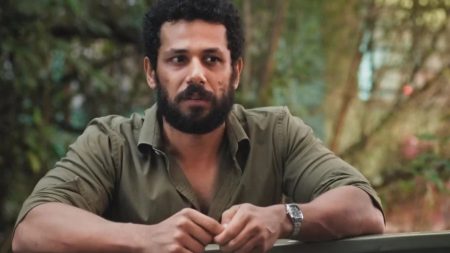 Ramiro de Terra e Paixão, Amaury Lorenzo provoca fãs ao falar de nudes na internet