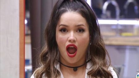 Juliette toma atitude para prestigiar affair no exterior