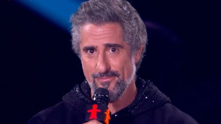 Marcos Mion dá “puxão de orelha” ao vivo em Cauã Reymond por causa de Terra e Paixão