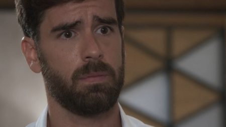 Marcos Pitombo toma decisão radical em romance com diretor de marketing