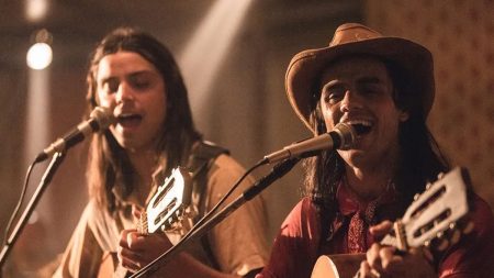 Rodrigo Simas e Felipe Simas revelam o que enfrentaram nos bastidores de série do Globoplay