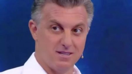 Luciano Huck vira piada por situação ser exposta no Criança Esperança