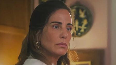Terra e Paixão: Irene surta e agride Angelina