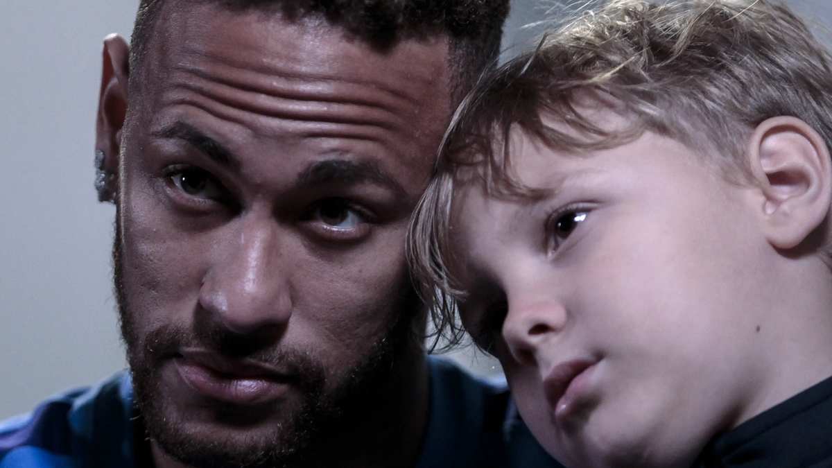 Neymar toma atitude com o filho e detalhe revolta internautas