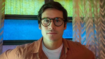 Protagonista de Fuzuê, Nicolas Prattes expõe pressão que sofre