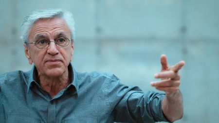 Caetano Veloso tem saúde fragilizada exposta e toma atitude em carreira