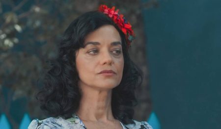 Atriz de Amor Perfeito exalta importância da novela e comenta representatividade