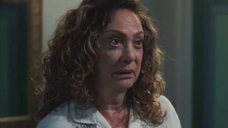 Terra e Paixão: Agatha passa a perna em Antônio e celebra: “Consegui”