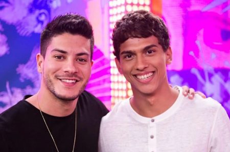 No ar em Fuzuê, irmão de Arthur Aguiar recorda época de figuração