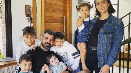 Juliano Cazarré explica razão de ter vários filhos e comenta drama da caçula: “Sofimento”
