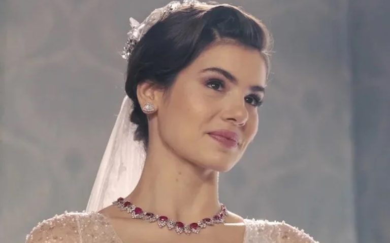 Marê (Camila Queiroz) em Amor Perfeito
