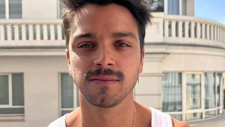 Após atitude polêmica, Rodrigo Simas é alvo de anúncio da Globo envolvendo novela