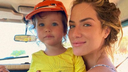 Giovanna Ewbank expõe momento delicado com o filho caçula: “Se debatendo”