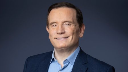 Globo mira estrela da Record e pode levar Roberto Cabrini para o Fantástico