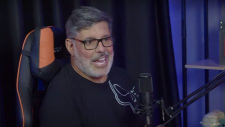 Alexandre Frota choca ao debochar de atores demitidos da Globo: “Mamando”