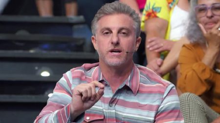 Luciano Huck surge irritado na Globo e faz discurso contra haters