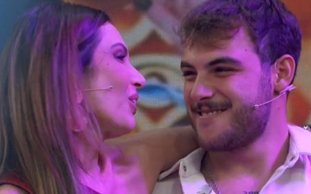 Patrícia Poeta recebe surpresa de aniversário no Encontro, se emociona e faz desabafo