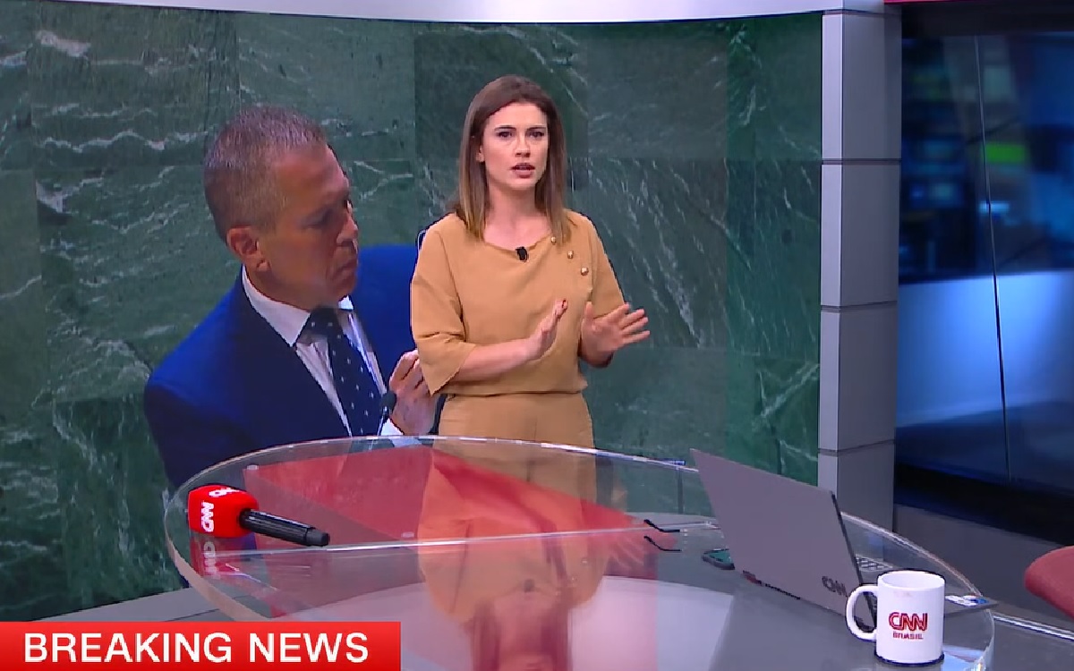 Ao vivo na CNN, Elisa Veeck protege público de ver vídeo traumático da guerra em Israel