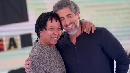 Marcos Mion expõe o que ouviu de Djavan ao final de gravação: “Chorando”